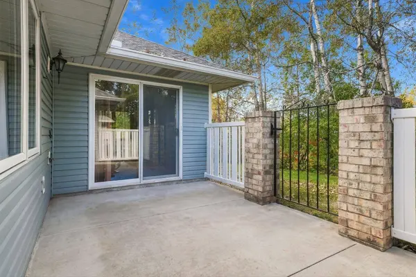 1053 Royal CT, Shoreview, MN 55126