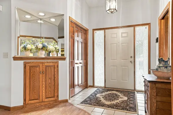 1053 Royal CT, Shoreview, MN 55126