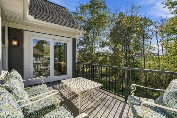 46 Osprey CT, North Oaks, MN 55127