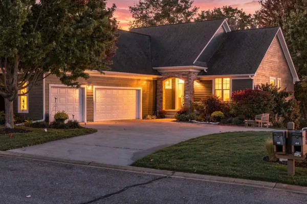 46 Osprey CT, North Oaks, MN 55127