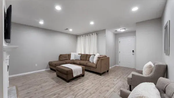 61 Landau Alcove, Woodbury, MN 55125