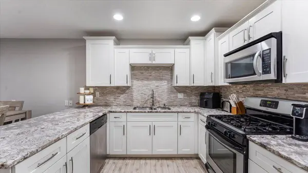 61 Landau Alcove, Woodbury, MN 55125