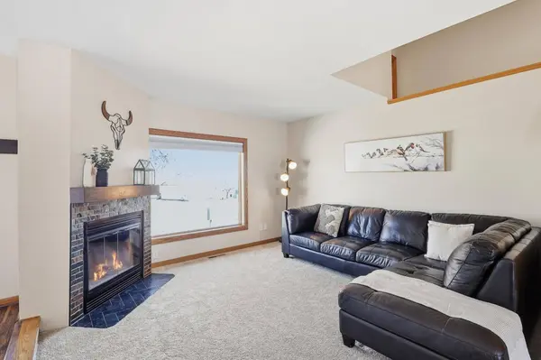 1574 Lake Susan Hills DR, Chanhassen, MN 55317