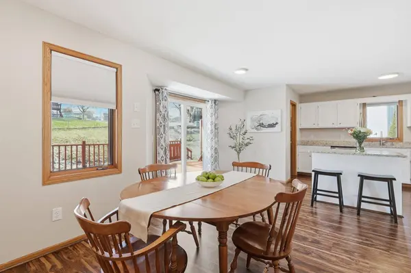 1574 Lake Susan Hills DR, Chanhassen, MN 55317