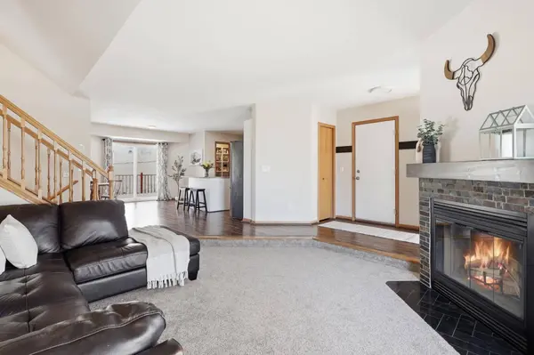 1574 Lake Susan Hills DR, Chanhassen, MN 55317