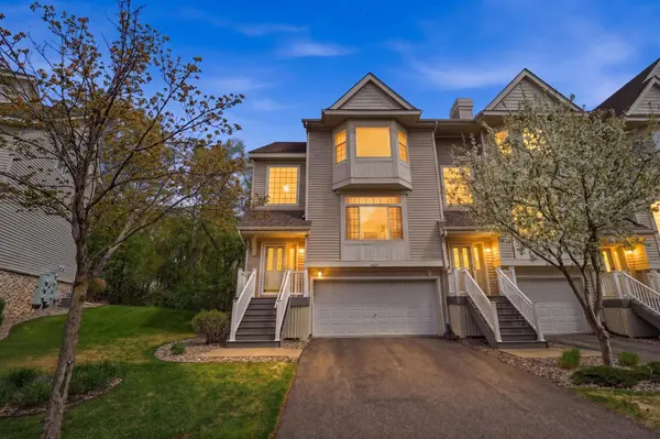 8852 Brunell WAY, Inver Grove Heights, MN 55076