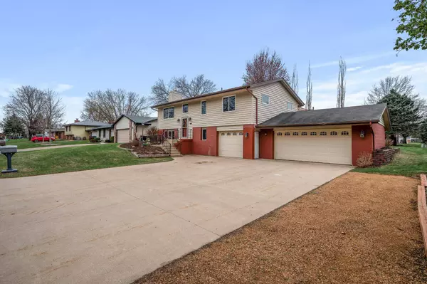 1028 Merritt ST, Shakopee, MN 55379