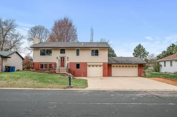 1028 Merritt ST, Shakopee, MN 55379