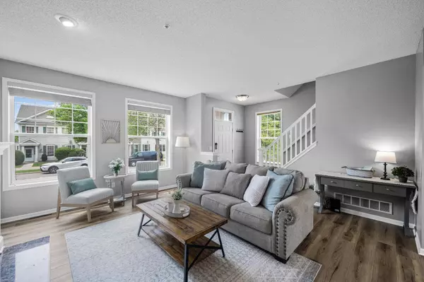 2099 Clover Ridge DR, Chaska, MN 55318