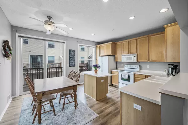 2099 Clover Ridge DR, Chaska, MN 55318