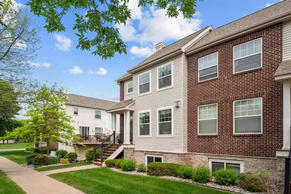 2099 Clover Ridge DR, Chaska, MN 55318