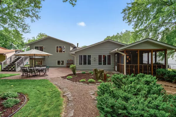 17150 Heywood CT, Lakeville, MN 55044