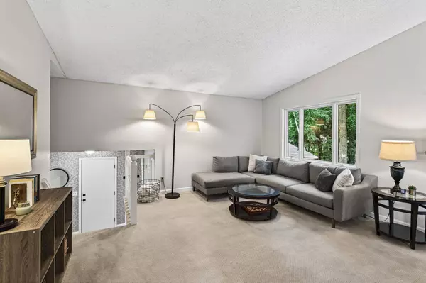 17150 Heywood CT, Lakeville, MN 55044