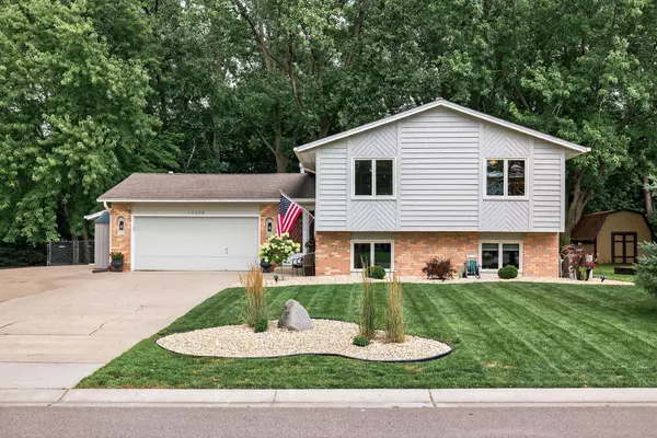 17150 Heywood CT, Lakeville, MN 55044