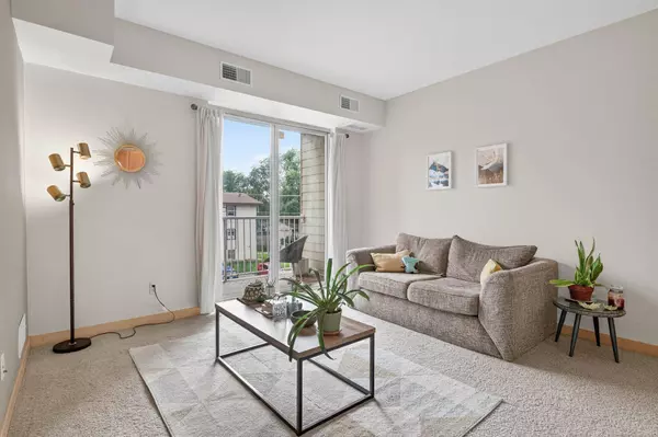 2900 University AVE SE #302, Minneapolis, MN 55414