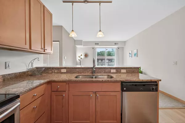 2900 University AVE SE #302, Minneapolis, MN 55414