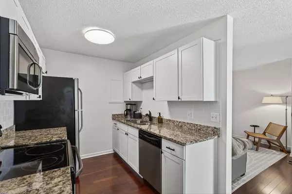 3262 Valley Ridge DR #4, Eagan, MN 55121