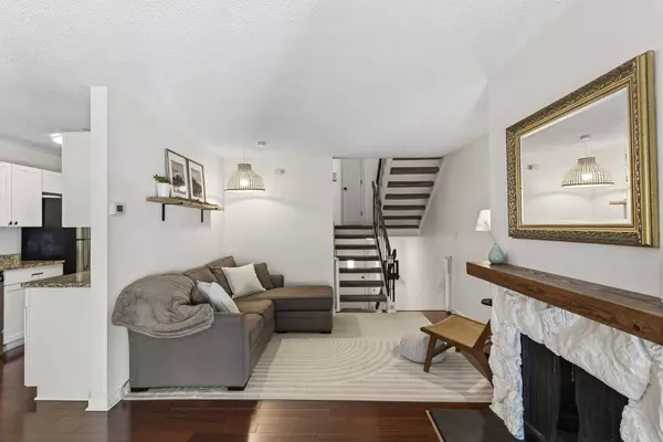 3262 Valley Ridge DR #4, Eagan, MN 55121