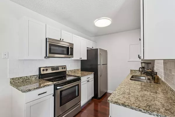 3262 Valley Ridge DR #4, Eagan, MN 55121