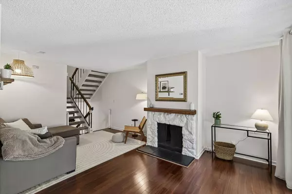 3262 Valley Ridge DR #4, Eagan, MN 55121