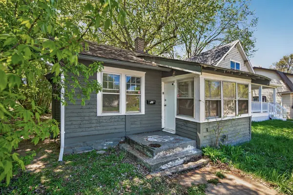 2305 Golden Valley RD, Minneapolis, MN 55411
