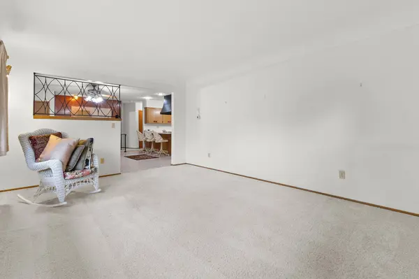 1714 Arkwright ST, Maplewood, MN 55117