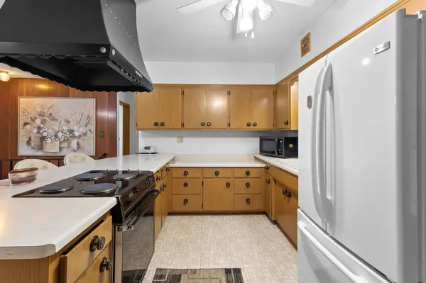 1714 Arkwright ST, Maplewood, MN 55117