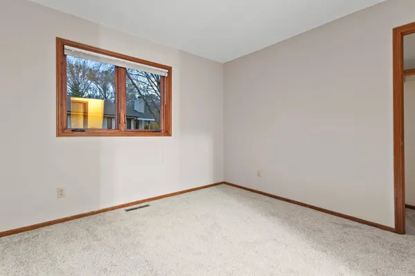 7636 Borman WAY, Inver Grove Heights, MN 55076