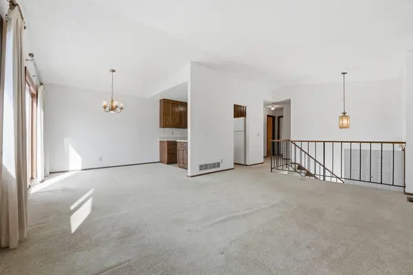 1072 Amble DR, Saint Paul, MN 55126