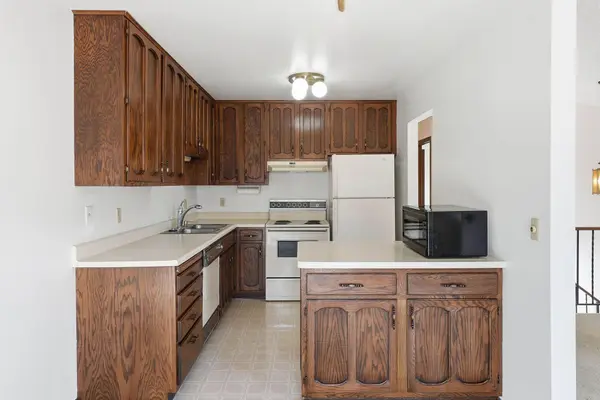 1072 Amble DR, Saint Paul, MN 55126