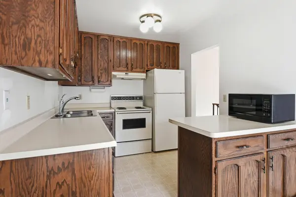 1072 Amble DR, Saint Paul, MN 55126