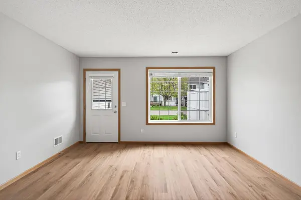 15822 Fleet TRL, Apple Valley, MN 55124