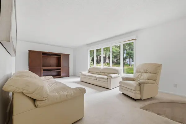 7263 Pineview LN N, Maple Grove, MN 55369
