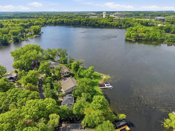 7263 Pineview LN N, Maple Grove, MN 55369