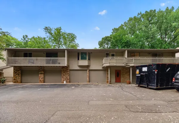 72 Garden DR, Burnsville, MN 55337