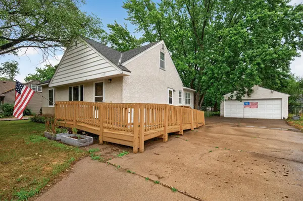 2551 Rainbow LN, New Brighton, MN 55112