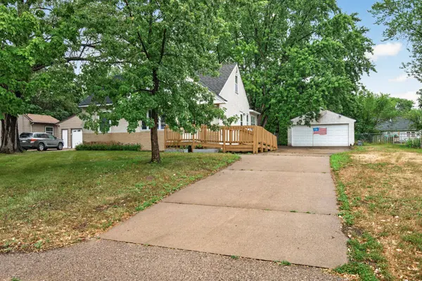 2551 Rainbow LN, New Brighton, MN 55112