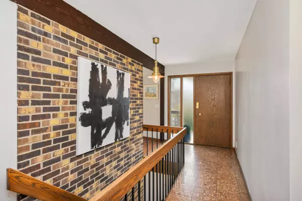 420 W 107th ST, Bloomington, MN 55420