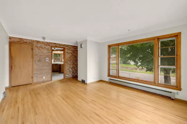 605 Griggs ST N, Saint Paul, MN 55104