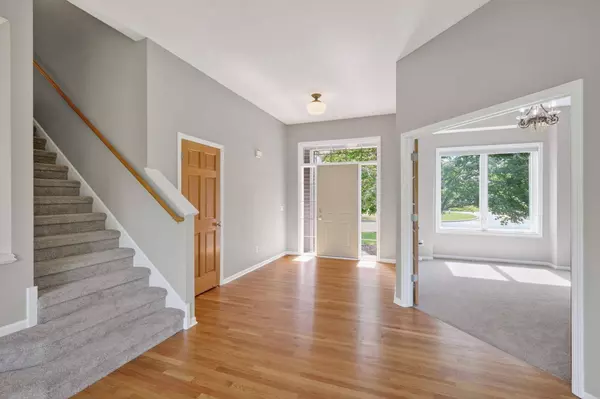 9216 Hunters CT, Minnetrista, MN 55375