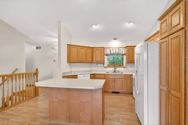 6236 Creekview LN N, Brooklyn Park, MN 55443