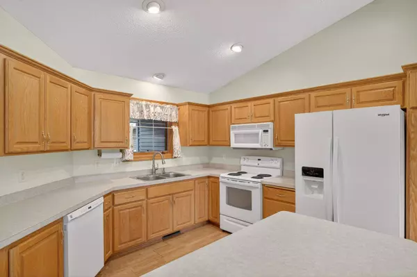 6236 Creekview LN N, Brooklyn Park, MN 55443