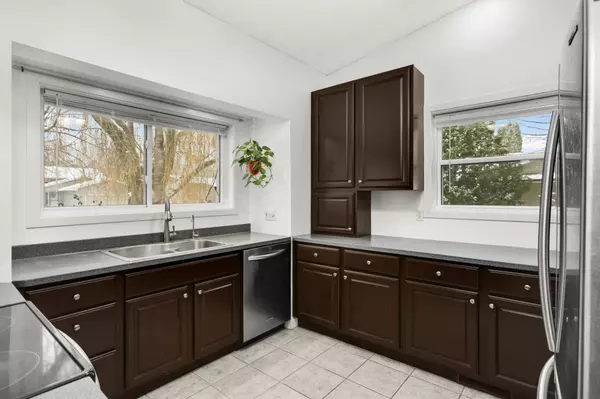 715 Liberty Heights DR, Chaska, MN 55318