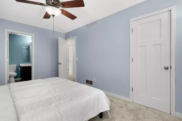 715 Liberty Heights DR, Chaska, MN 55318