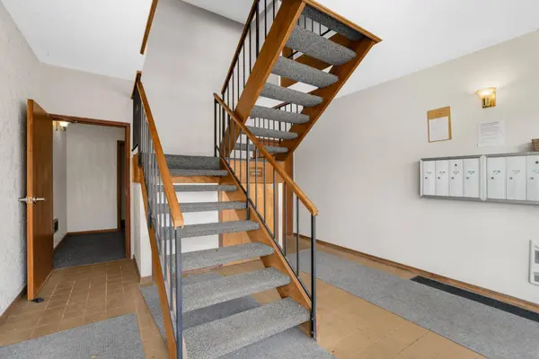 4185 Hilltop PT, Eagan, MN 55123