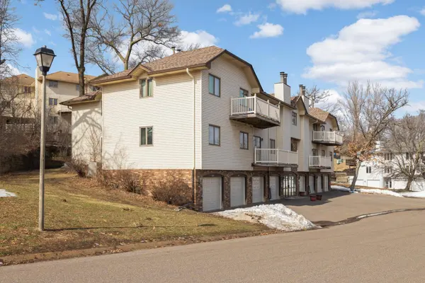 4185 Hilltop PT, Eagan, MN 55123