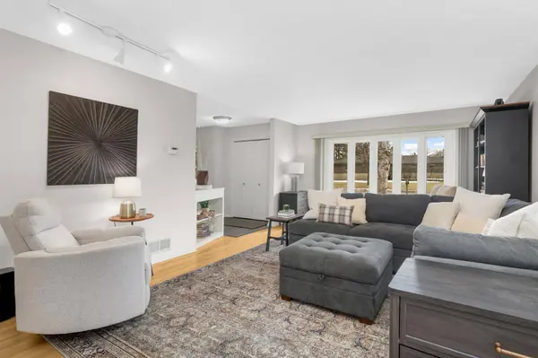 1695 Stanbridge AVE, Saint Paul, MN 55113