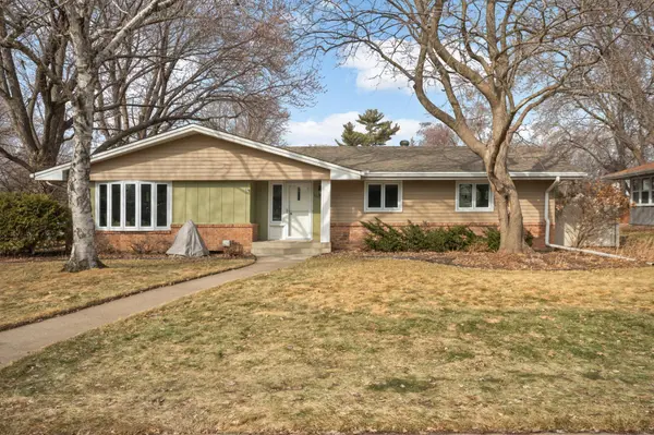 1695 Stanbridge AVE, Saint Paul, MN 55113