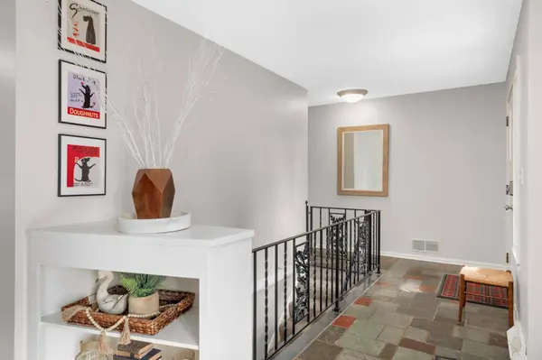 1695 Stanbridge AVE, Saint Paul, MN 55113