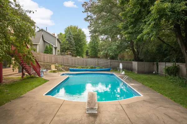 1318 W Royal Oaks DR, Shoreview, MN 55126